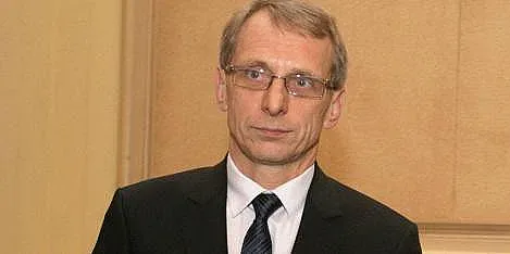 Ще съкращават ли лятната вакация? Говори министър Денков