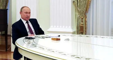Разкриха тайната на огромната бяла маса на Путин