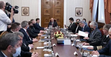 Христо Иванов хвали правителството за позицията за Украйна