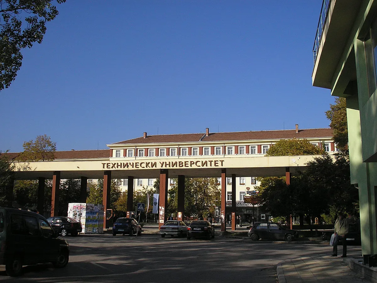 Голям скандал в ТУ. Какви пари е раздавал ректорът