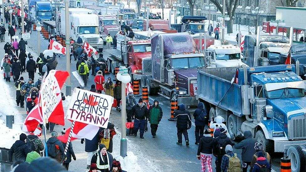 Трюдо прави нещо невиждано от 50 г., за да се разправи с протестите