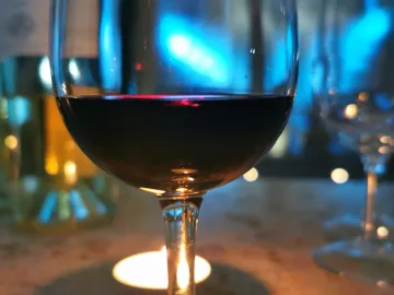 Някой се е почерпил за празника! 320 литра вино изчезнаха от склад