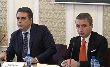 Асен Василев и Александър Николов в САЩ. Какво ще договарят за газа