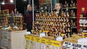 Определиха къде се прави най-хубавият мед