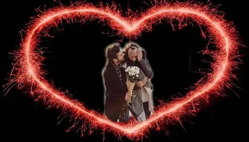 Новият хит за Свети Валентин: Влюбени взривяват мрака