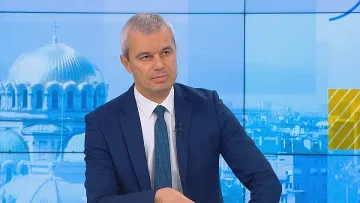 Протестът на Възраждане порасна. Костадинов видя куклено шоу