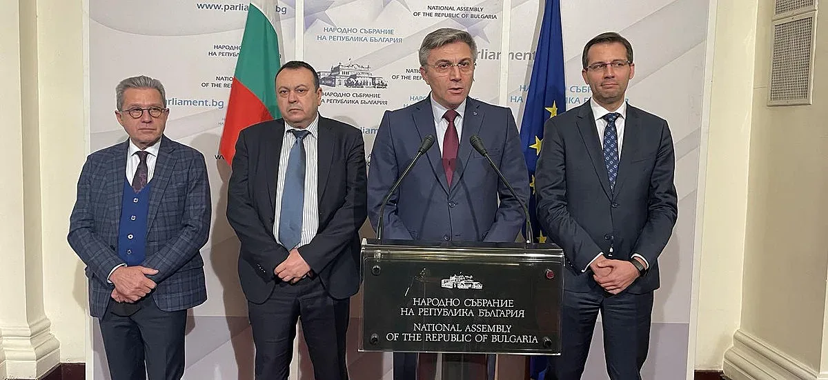 Мустафа Карадайъ дава Асен Василев на прокурор