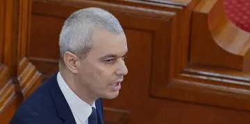 Възраждане иска от премиера дата за отмяна на зеления сертификат