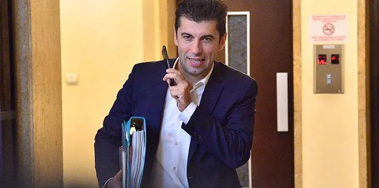 Петков отвърна на Радев: Нещата се движат в правилната посока