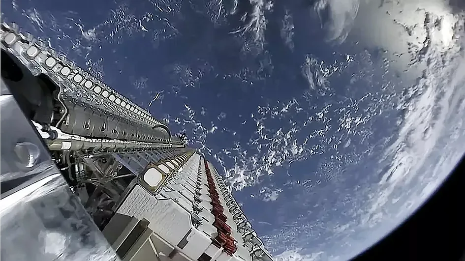 Слънчева буря разруши 40 чисто нови сателита Starlink на SpaceX