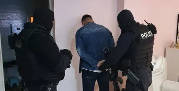 Сгащиха лихвари и измамници, полицията претърсва и арестува