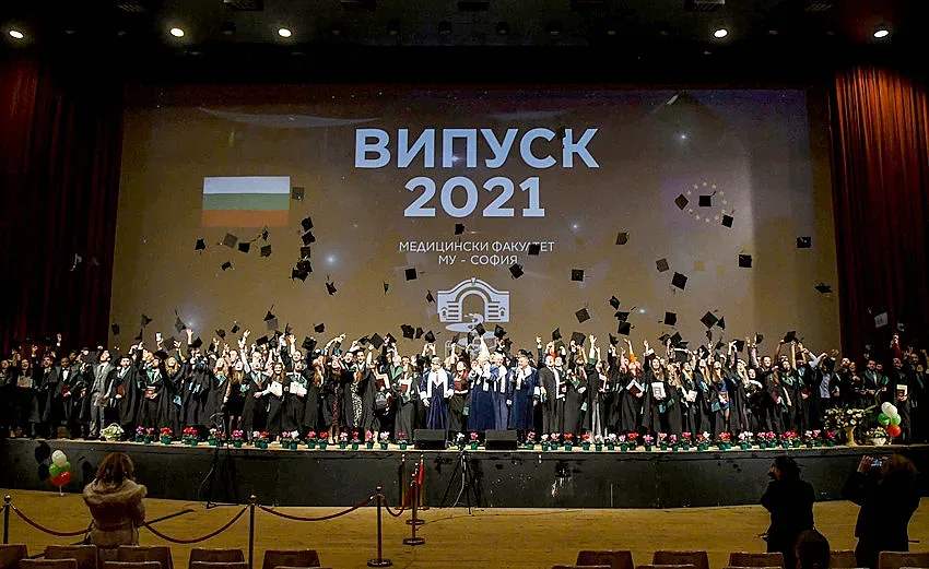 579 млади лекари положиха хипократова клетва в НДК