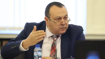 ДПС със сигнал за правосъдната министърка. Искат Гешев да я разпита