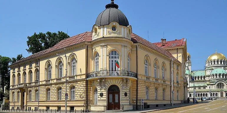 БАН настръхна срещу бюджета - каква заплата ще вземат професорите