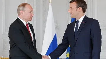 Макрон кацна в Москва, при кого отива след срещата с Путин