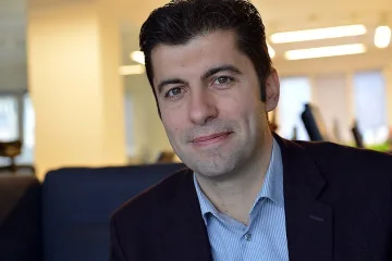 Какво прави Кирил Петков в събота? Охраната му изуми всички