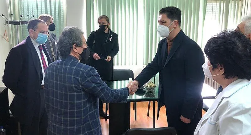 Външната министърка връчи дарение на болница в Северна Македония