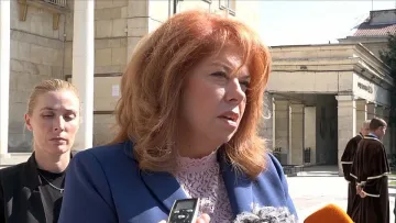 Йотова: Свои и чужди искат да вбият клин между президент и премиер