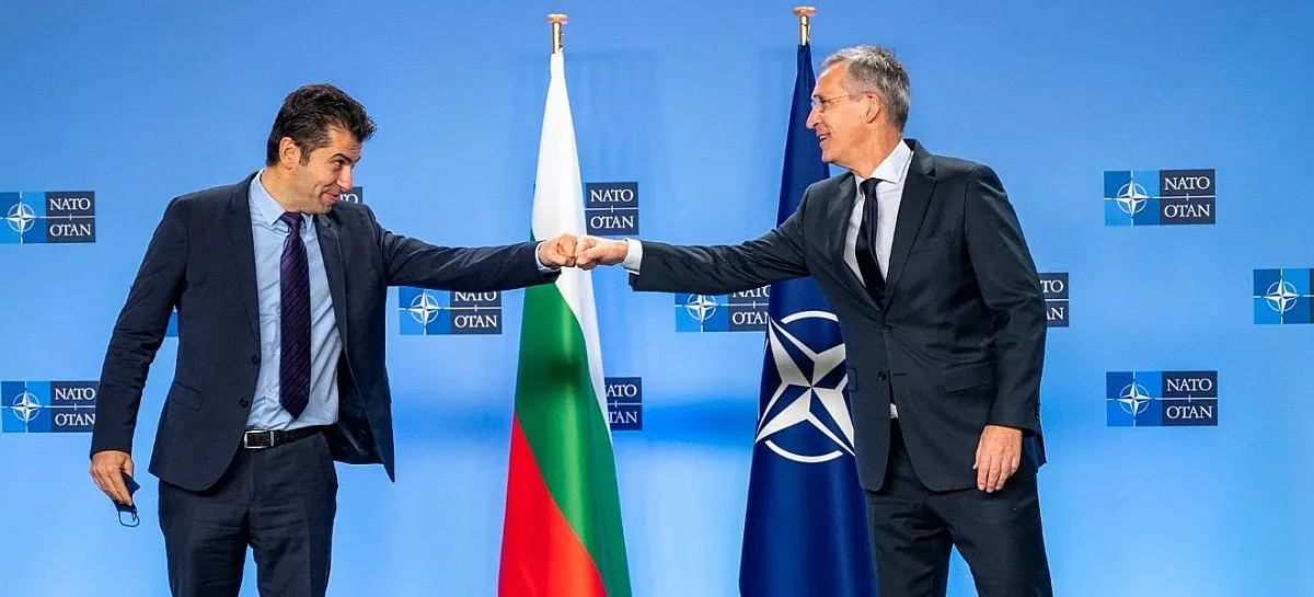 Шефът на НАТО доволен от Петков. България е ангажиран съюзник