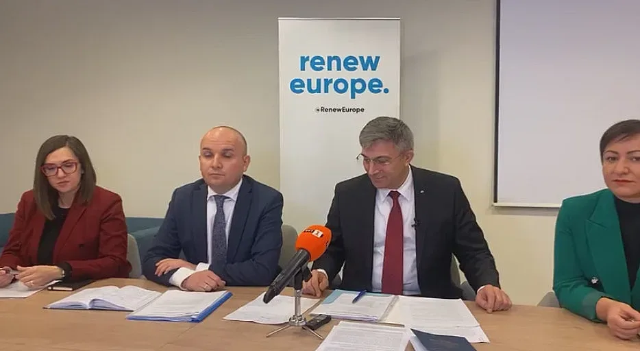 Брюксел подкрепи ДПС за Конституцията. Почват консултации