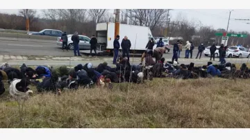 Катаджии отвориха аварирал камион. Какво откриха