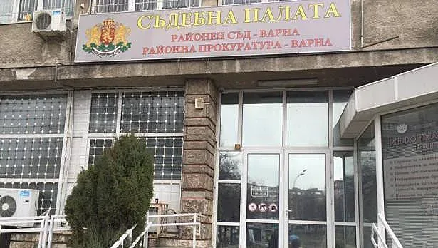 Домашен арест за учител, блудствал с 10-годишно момче