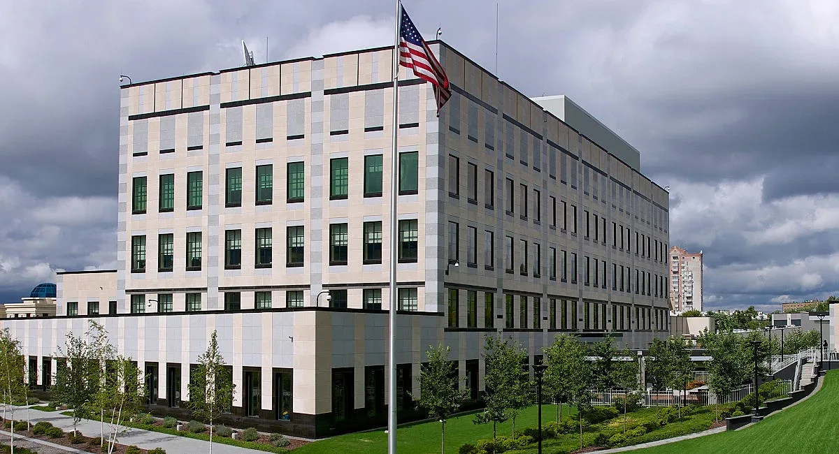 Евакуират американците от Украйна, ще ги пращат ли у нас