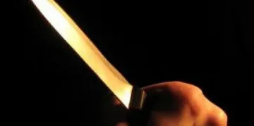 Ужас във влака. Жена намушка трима