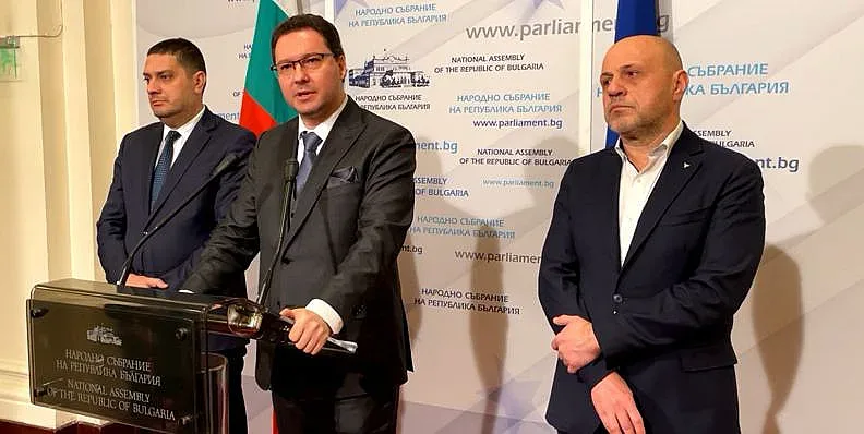 ГЕРБ критикува Янев и Петков за финансирането на армията