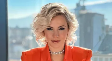Хит сред звездите! Поли Генова с нов проект