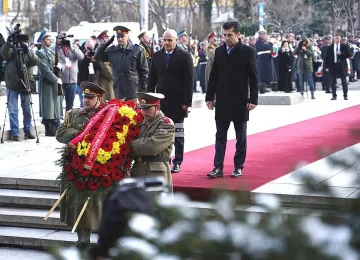 Петков и Ковачевски поднесоха цветя на Незнайния воин