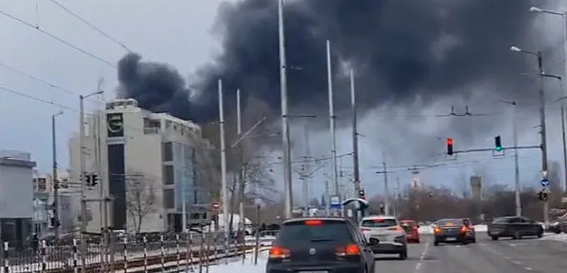 Голям пожар гори в София. Има ли пострадали?