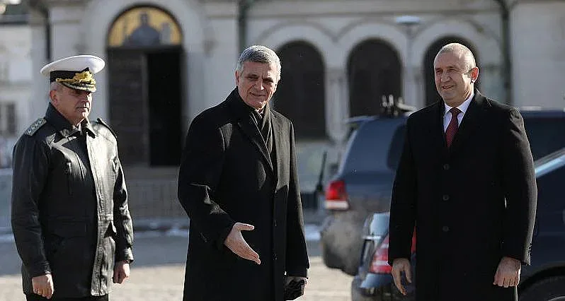 Военният министър каза кога идат самолети от Испания и Нидерландия