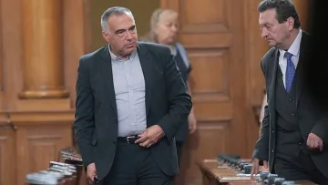 Кутев върза съдбата на кабинета с Гешев. А Нинова?