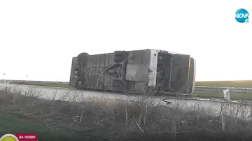 Кошмарът край Русе! Автобус с работници се обърна. Има пострадали