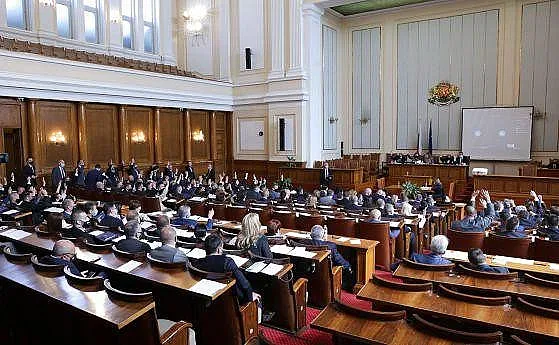 Нощни птици! До кога решиха да заседават депутатите