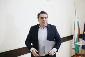 ГЕРБ бесни на Асен Василев - провалил им пътуванията