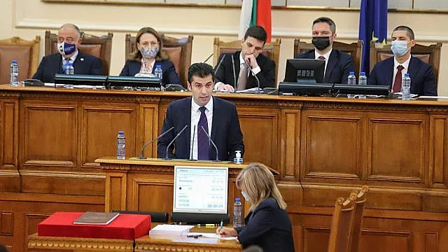 Среднощен парламентарен контрол! Защо привикаха Кирил Петков в НС
