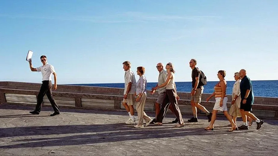 Обезщетения до юни 2022 г., ще има и за екскурзоводи