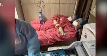 Смазани от умора медици взривиха мрежата