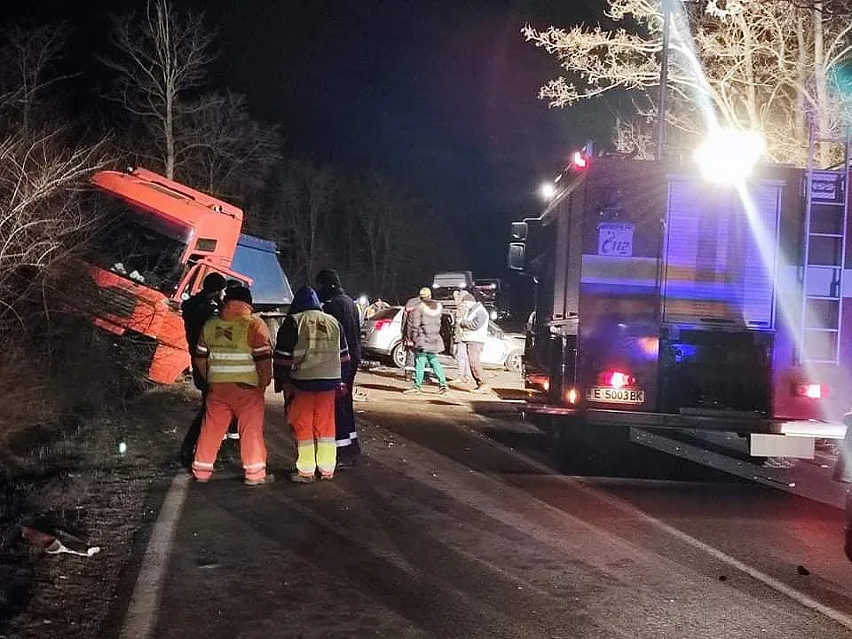 Нова трагедия на Струма!  Шофьор загина в сблъсък с македонски тир