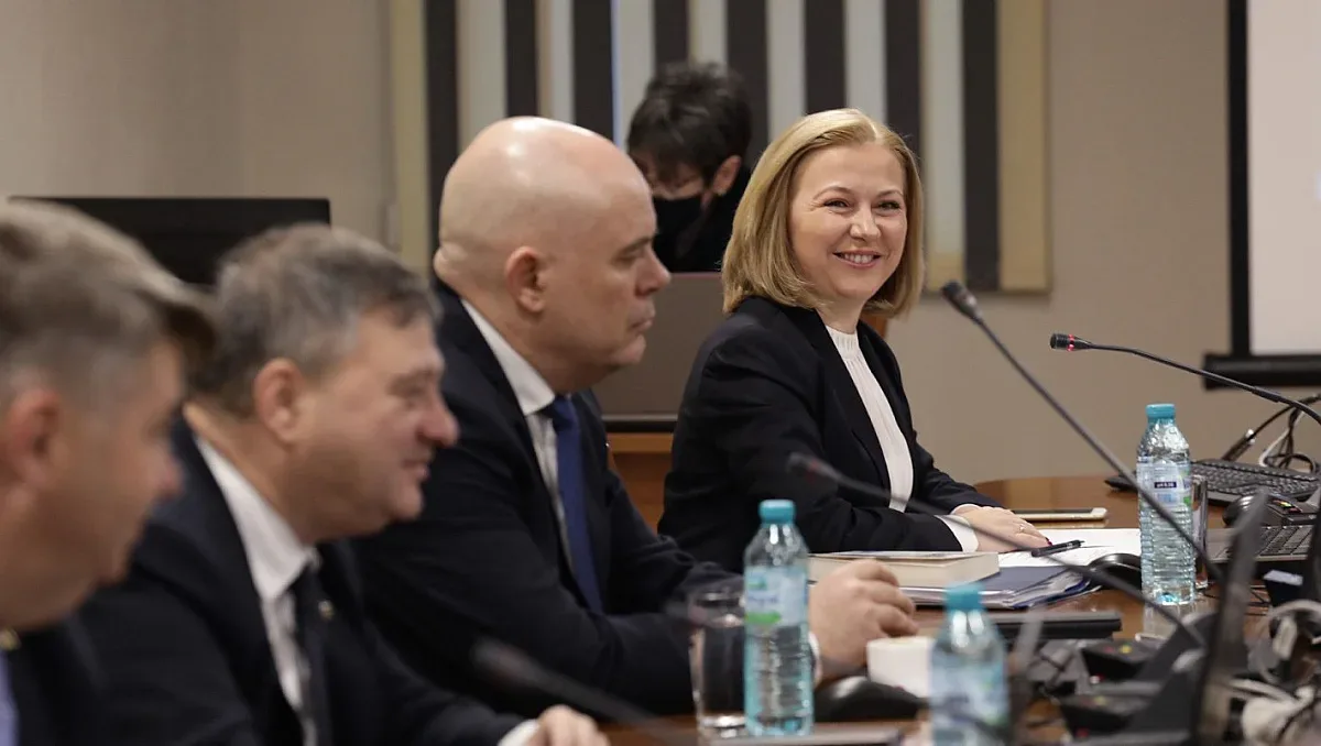 Сменят Гешев до 6 месеца, ако не подаде оставка