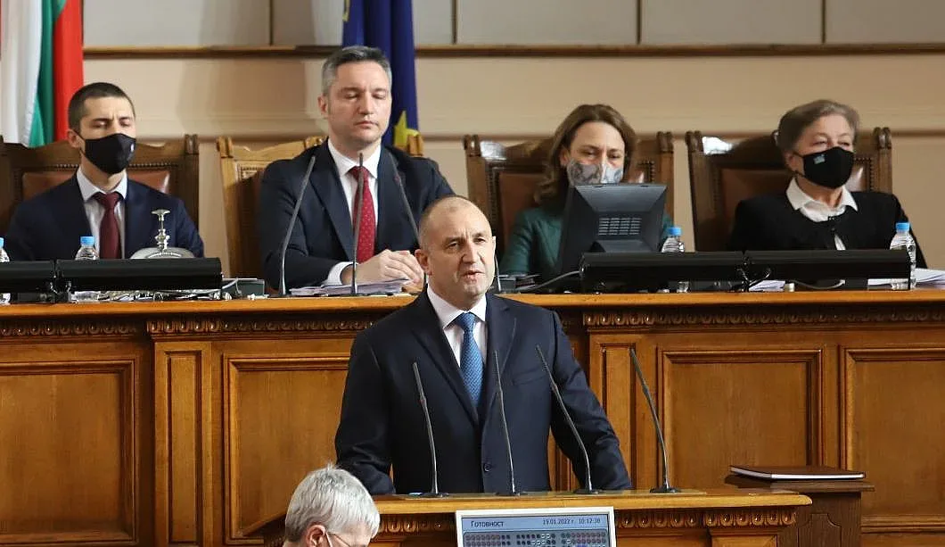 Радев: Споделям отговорността за непопулярни, но необходими решения