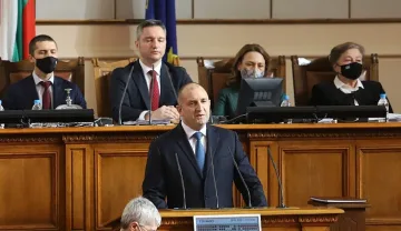 Радев: Споделям отговорността за непопулярни, но необходими решения
