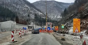 Гроздан Караджов наказва строителни фирми. Оплескали магистрала