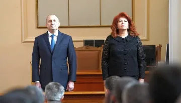 Радев и Йотова в парламента. Заклеха се!