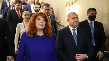 Радев и Йотова полагат клетва. Има ли нещо ново в церемонията?