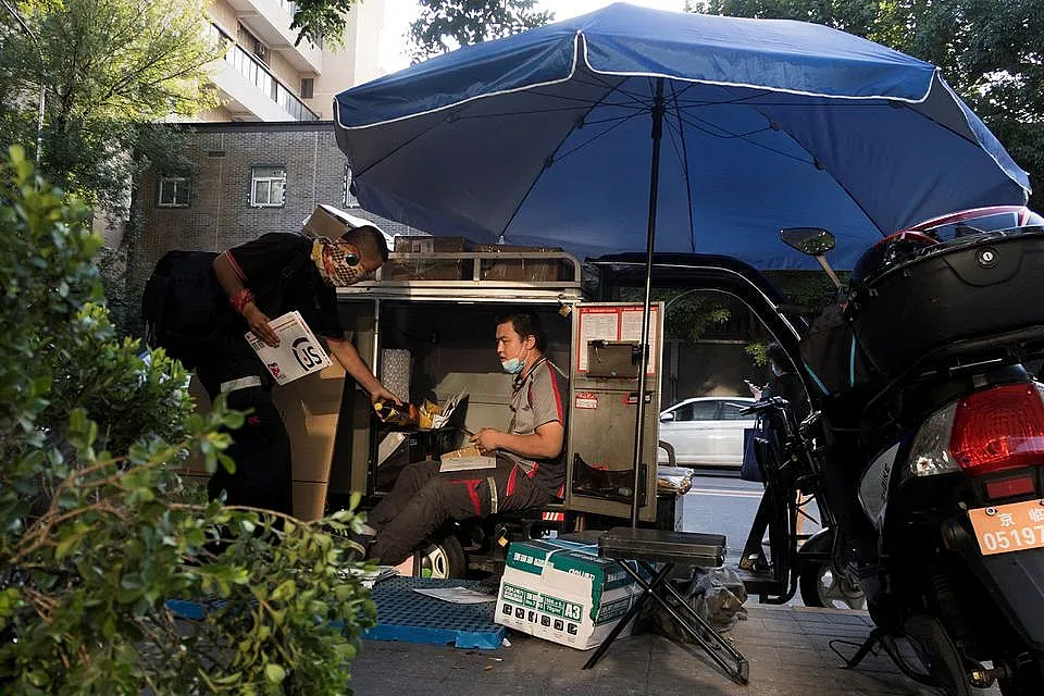 Ново 20 от Китай: Омикрон се разнасял по пощата