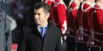 Ще пренаписва ли Скопие учебниците? Какво се договори Петков