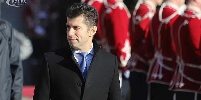 Ще пренаписва ли Скопие учебниците? Какво се договори Петков